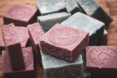 Cosmétiques naturels DIY : Guide complet pour créer vos soins maison efficaces et économiques