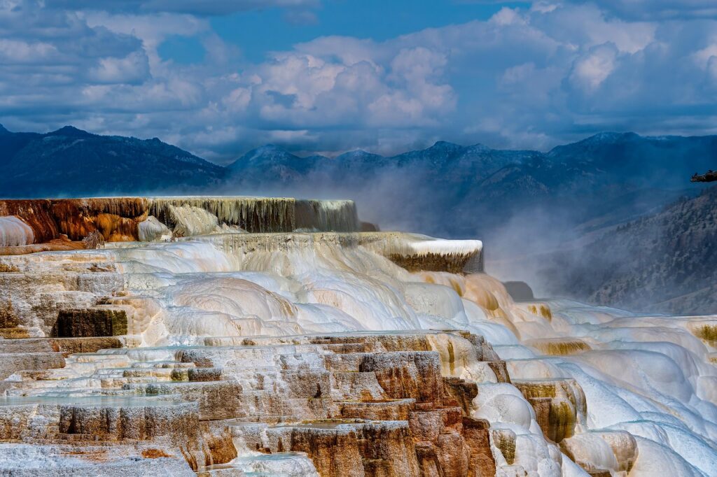 découvrez l'énergie géothermique : une source d'énergie renouvelable, propre et durable qui utilise la chaleur provenant du sous-sol pour produire de l'électricité et chauffer les bâtiments. explorez les avantages, le fonctionnement et les applications de la géothermie.