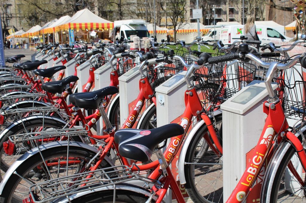 d&eacute;couvrez les &eacute;conomies r&eacute;alis&eacute;es gr&acirc;ce aux v&eacute;los d'entreprise : avantages fiscaux, r&eacute;duction des co&ucirc;ts de transport et promotion d'un mode de vie sain au travail.